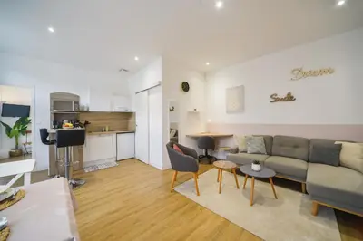Cuisine ou kitchenette dans l'établissement Les Carnaux- Parking - Terrasse