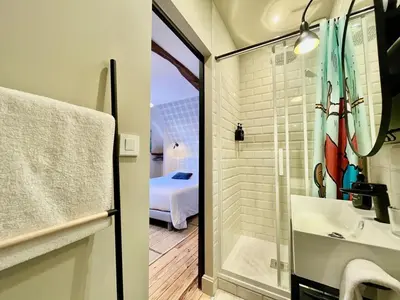Salle de bains dans l'établissement Studio Dépendance du Château - Kitchenette