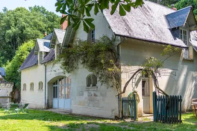 Jardin de l'établissement Maison 3 pièces - Dépendance du Château