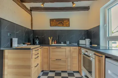 Cuisine ou kitchenette dans l'établissement les Refuges du Vignoble