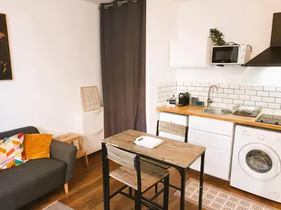 Cuisine ou kitchenette dans l'établissement L'Explorateur - Gare - Cozy - Wifi - TV