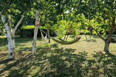 Jardin de l'établissement Le Clos des 2 Lys charmant gîte avec spa en Touraine