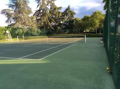 Tennis ou squash au sein de la villa ou à proximité