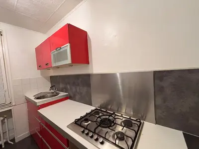 Cuisine ou kitchenette dans l'établissement Maison cosy proche gare SNCF 2 chambres