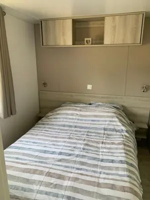 Un ou plusieurs lits dans un hébergement de l'établissement Mobil home près de l étang