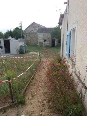 Jardin de l'établissement Maison conviviale avec jardin à Raslay, 80 m²