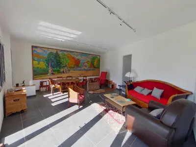 Coin salon dans l'établissement Maison de vacances à Sossais - Campagne calme, 3 chambres, proche sites touristiques - FR-1-541-172