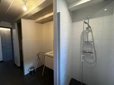 Salle de bains dans l'établissement Maison de vacances à Sossais - Campagne calme, 3 chambres, proche sites touristiques - FR-1-541-172