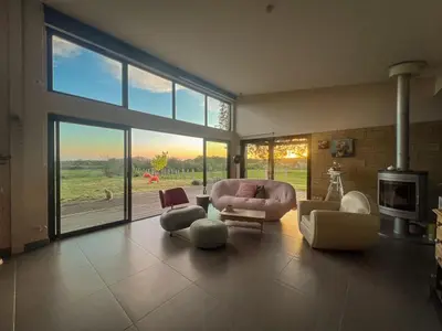 Coin salon dans l'établissement Maison d'architecte à Semblançay