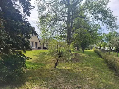 Jardin de l'établissement Maison moderne 180 m2, à 10 min du Circuit des 24h du Mans