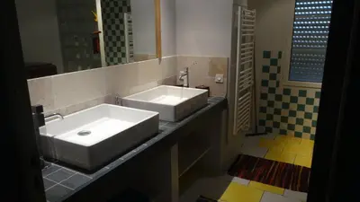 Salle de bains dans l'établissement Sepmes - Le Saut du Loup