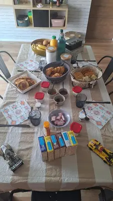 Nourriture dans le séjour chez l'habitant ou à proximité