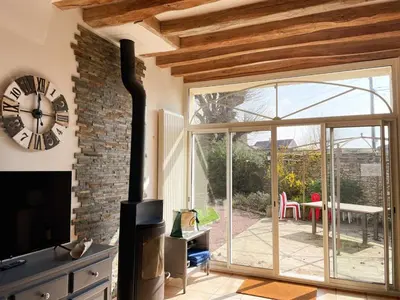 Télévision ou salle de divertissement dans l'établissement Gîte tout confort 2 ch, jardin, proche Blois & Chambord - FR-1-491-463