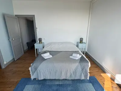 Un ou plusieurs lits dans un hébergement de l'établissement La Villa Camille - vue sur le Thouet BY PRIMO CONCIERGERIE
