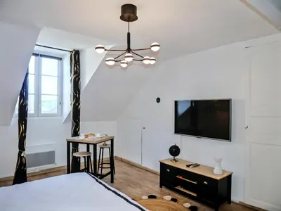 Télévision ou salle de divertissement dans l'établissement Nid douillet tout équipé, 6 min château d'Amboise