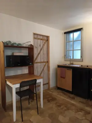 Cuisine ou kitchenette dans l'établissement Urbain Grandier