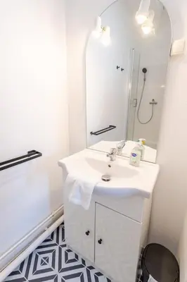 Salle de bains dans l'établissement Le Tribut