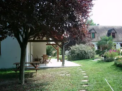 Jardin de l'établissement Maison de charme avec piscine partagée à Contres - FR-1-491-465