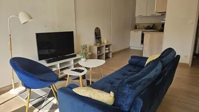 Télévision ou salle de divertissement dans l'établissement Hyper Centre Apartment with Garage