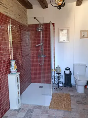 Salle de bains dans l'établissement Chambres d'Hôtes L'Ecu