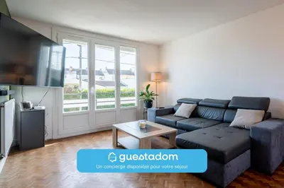Télévision ou salle de divertissement dans l'établissement Le Théodora - Balcon - Jardin - Parking