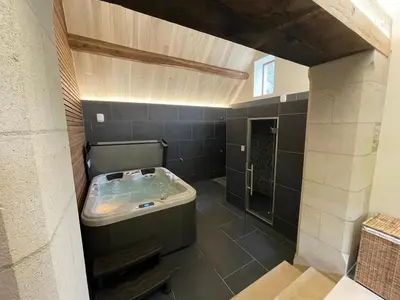 Salle de bains dans l'établissement Chambre Saumur