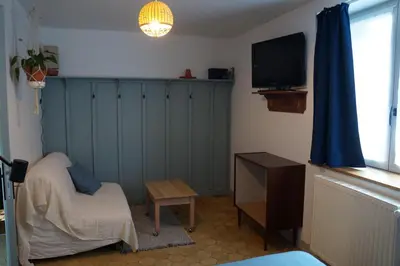 Télévision ou salle de divertissement dans l'établissement Chambre du Grand Moulin