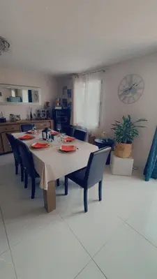 Cuisine ou kitchenette dans l'établissement Maison proche du circuit des 24h du Mans