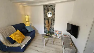 Coin salon dans l'établissement Gîte Aux-Enverons