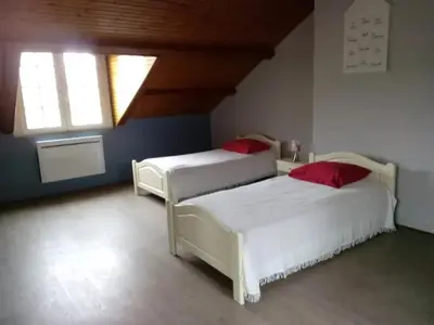 Un ou plusieurs lits dans un hébergement de l'établissement Villa spacieuse avec piscine privée à Ranton - 330 m²
