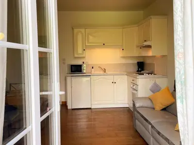 Cuisine ou kitchenette dans l'établissement Gîte Confortable avec Jardin et Parking Près de Blois - FR-1-491-462