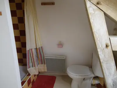 Salle de bains dans l'établissement Les Caves