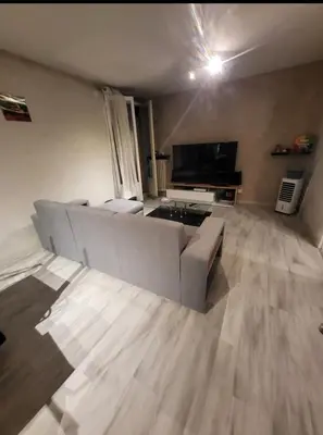 Télévision ou salle de divertissement dans l'établissement appartement 3 chambre a 10 minute du circuit