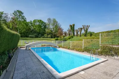 Piscine de l'établissement Maison 15 p avec piscine sud Touraine ou située à proximité
