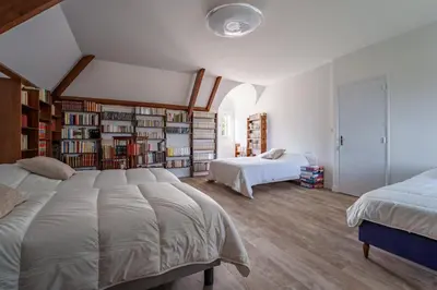 Un ou plusieurs lits dans un hébergement de l'établissement Maison 15 p avec piscine sud Touraine