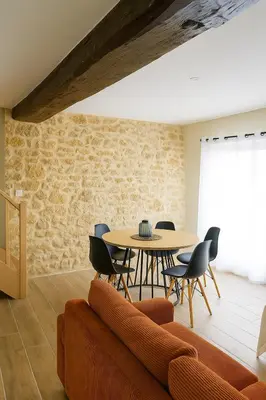 Coin salon dans l'établissement Maison des Hirondelles