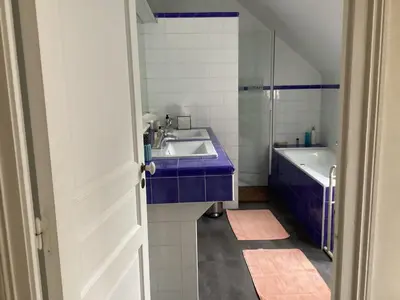 Salle de bains dans l'établissement Le Clos Vautouchard