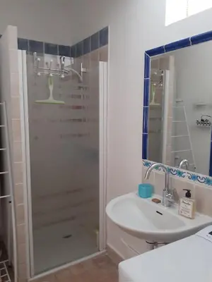 Salle de bains dans l'établissement Le Clos Vautouchard