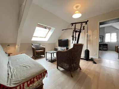Télévision ou salle de divertissement dans l'établissement Villa Isaac - Piscine naturelle - Proche Boulerie Jump - 8p