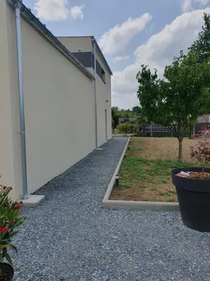 Jardin de l'établissement Logement indépendant proche circuit 24h Le Mans