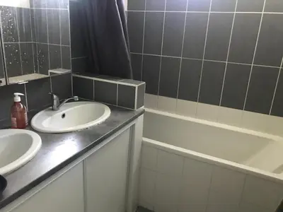 Salle de bains dans l'établissement Location MAISON LE MANS