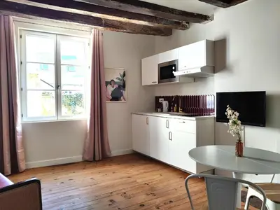 Cuisine ou kitchenette dans l'établissement Large new studio, charming and quiet, historical center