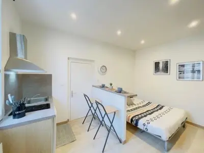 Cuisine ou kitchenette dans l'établissement Bascule Rive Droite - WiFi - 2 Guests