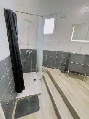 Salle de bains dans l'établissement Bascule Rive Droite - WiFi - 2 Guests