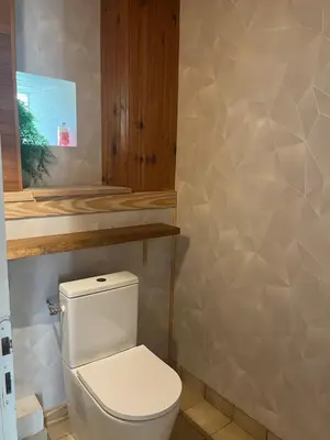 Salle de bains dans l'établissement Maison de campagne Luzé