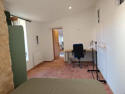 Télévision ou salle de divertissement dans l'établissement Aux Murmures des Pierres