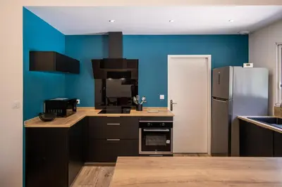 Cuisine ou kitchenette dans l'établissement Gîte la Seigneurie -Piscine & SPA