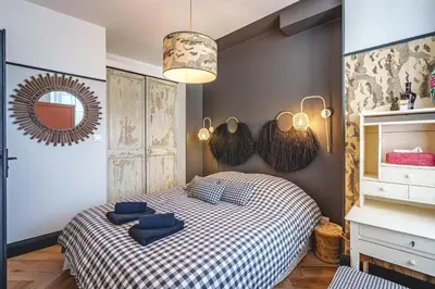 Un ou plusieurs lits dans un hébergement de l'établissement La Maison D'Ambre - Jacuzzi - Sauna- Clim