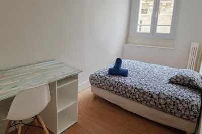 Un ou plusieurs lits dans un hébergement de l'établissement Maison cosy centre-ville 5 chambres
