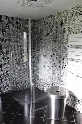 Salle de bains dans l'établissement Villa Californie avec piscine près du circuit des 24H